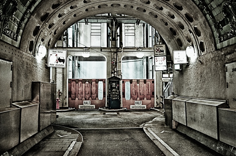 alter_elbtunnel_hamburg_2_20120327_1613139254.jpg